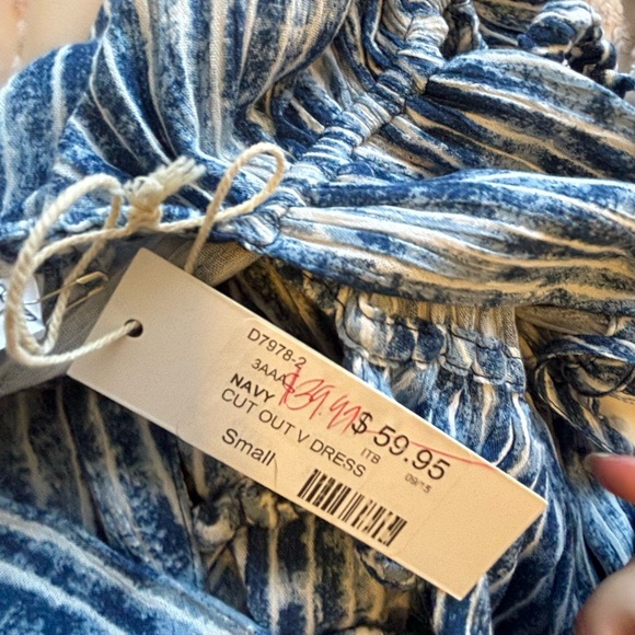 NWT Shop Neighbor Navy Cut Out V Dress - Picture 11 of 11